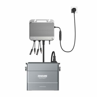 Tragbare Powerstation mit Solarladegerät und Steckdose.