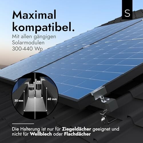 Solarpanel auf Ziegeldach montiert